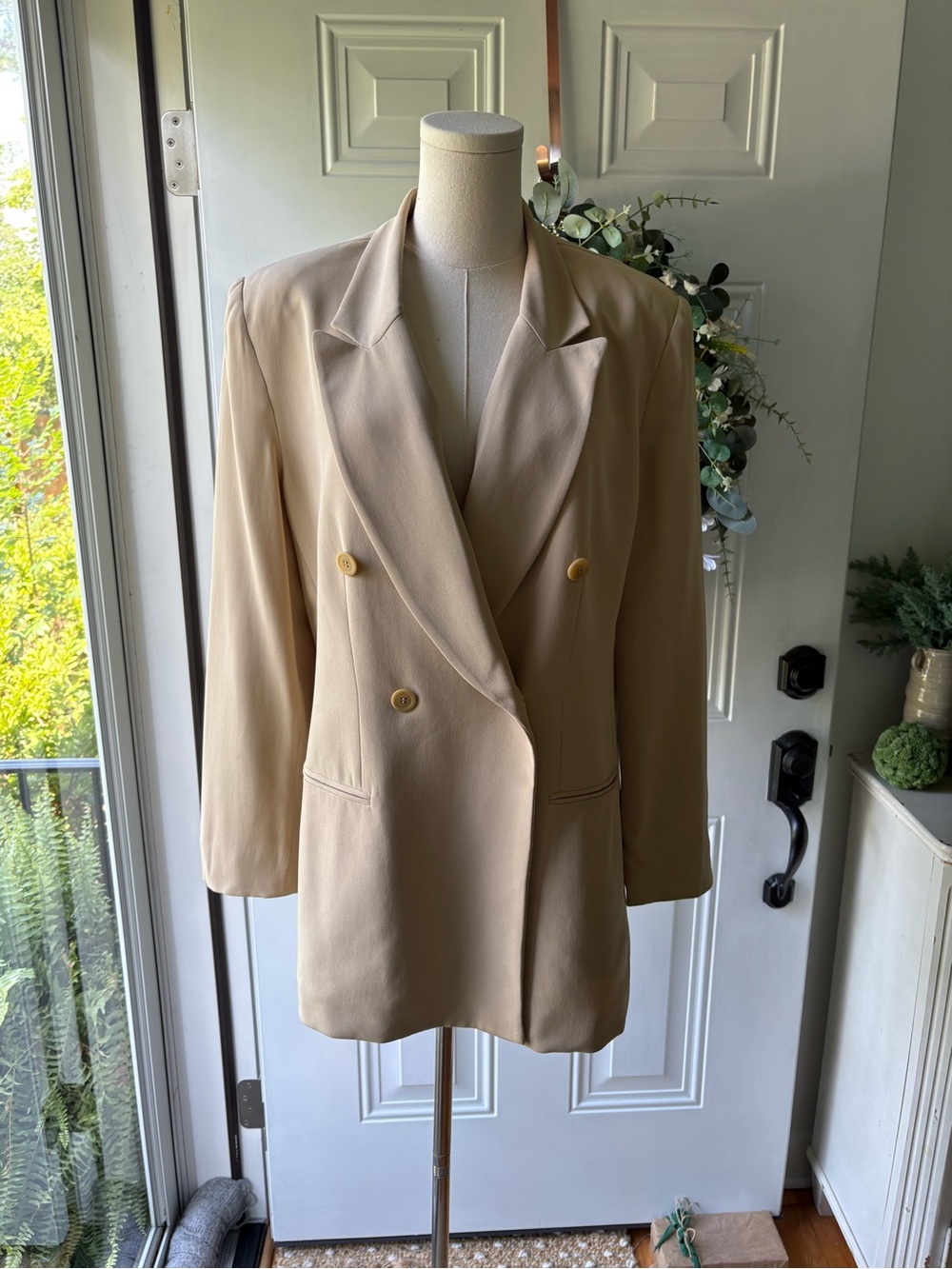 Jones New York Vintage 90’s 100% Silk Double-Breasted Blazer in Light Beige